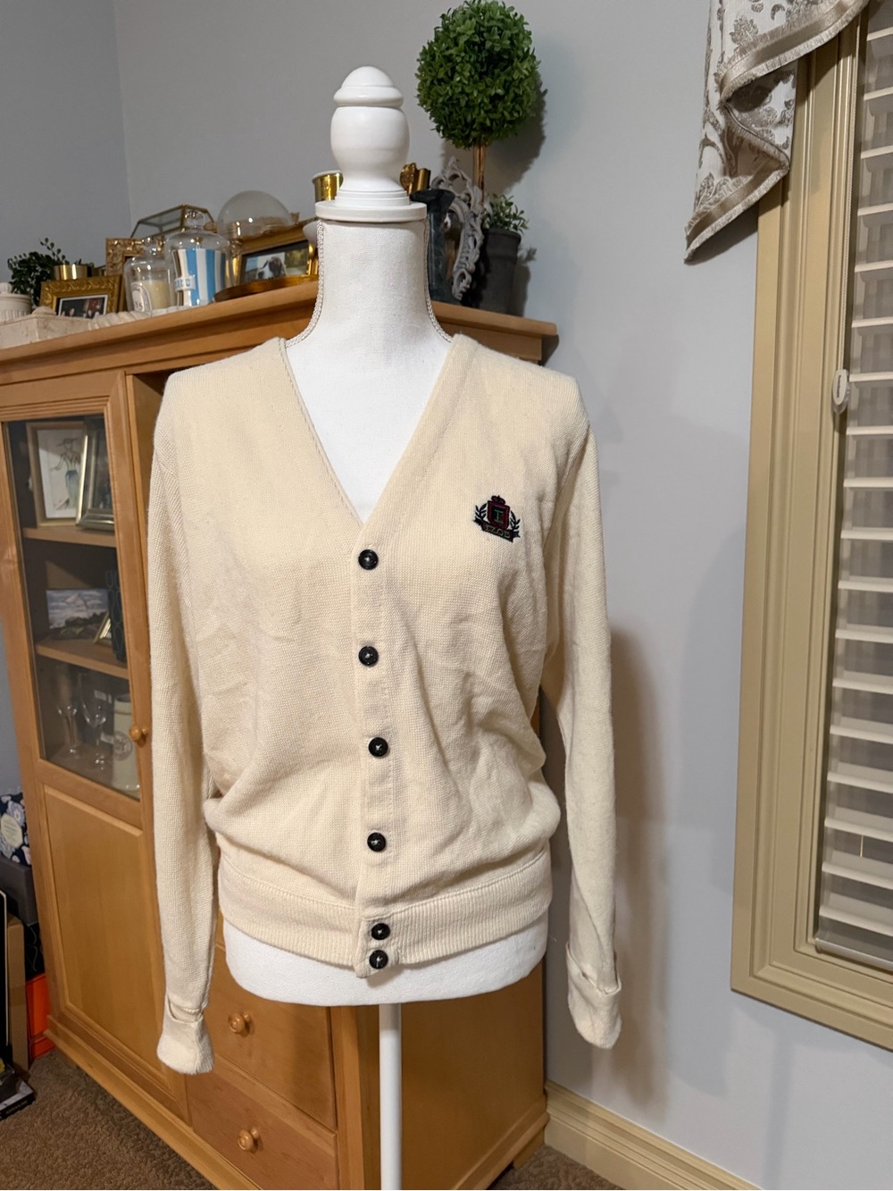 Vintage Izod Cream V-Neck Button Cardigan Sweater Size Medium